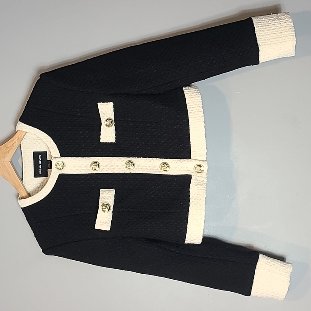 Urban Revivo Black Cropped Blazer with Cream Trim
